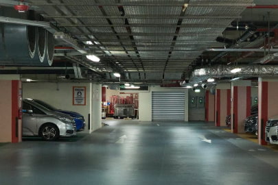 Une prison en mur préfabriqués.