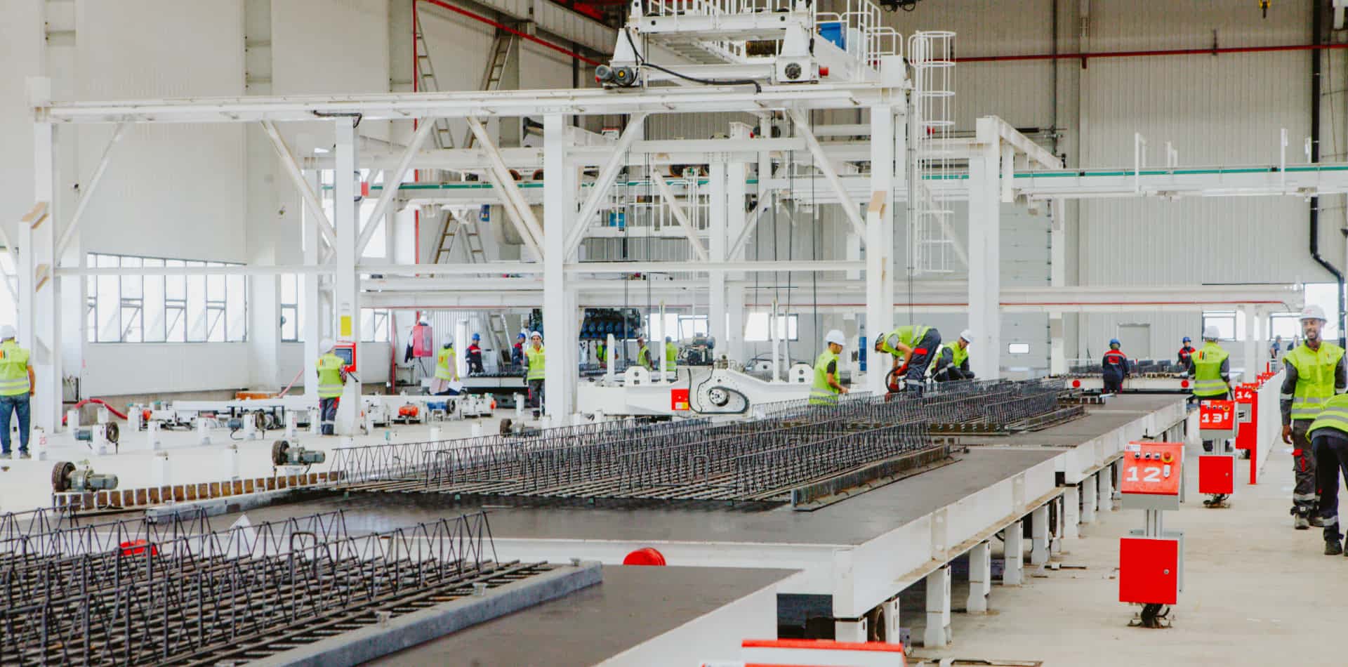 Une chaine de production de rail métal