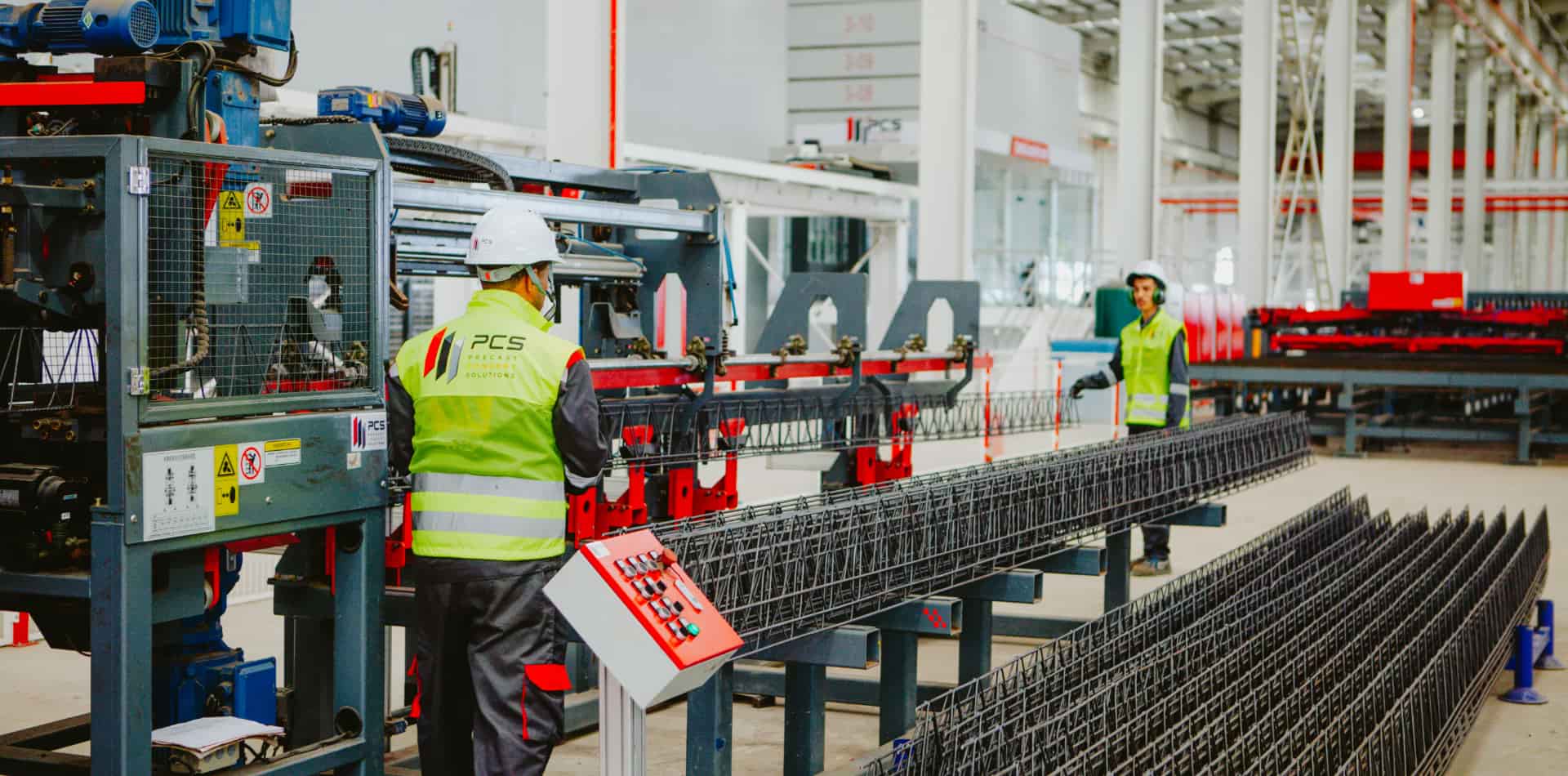 Une chaine de production de rail métal